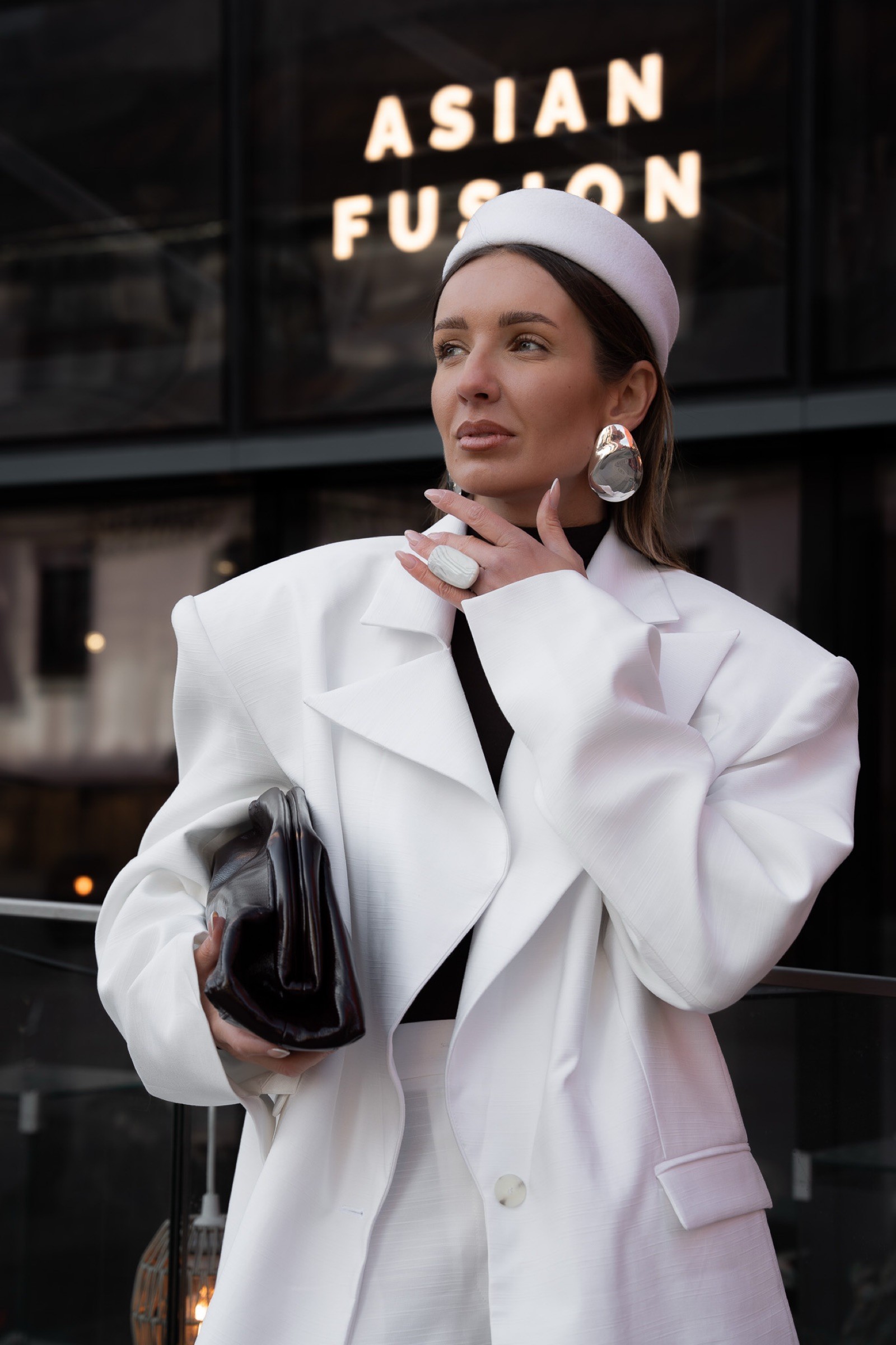 MODERN EASE OFF-WHITE BLAZER