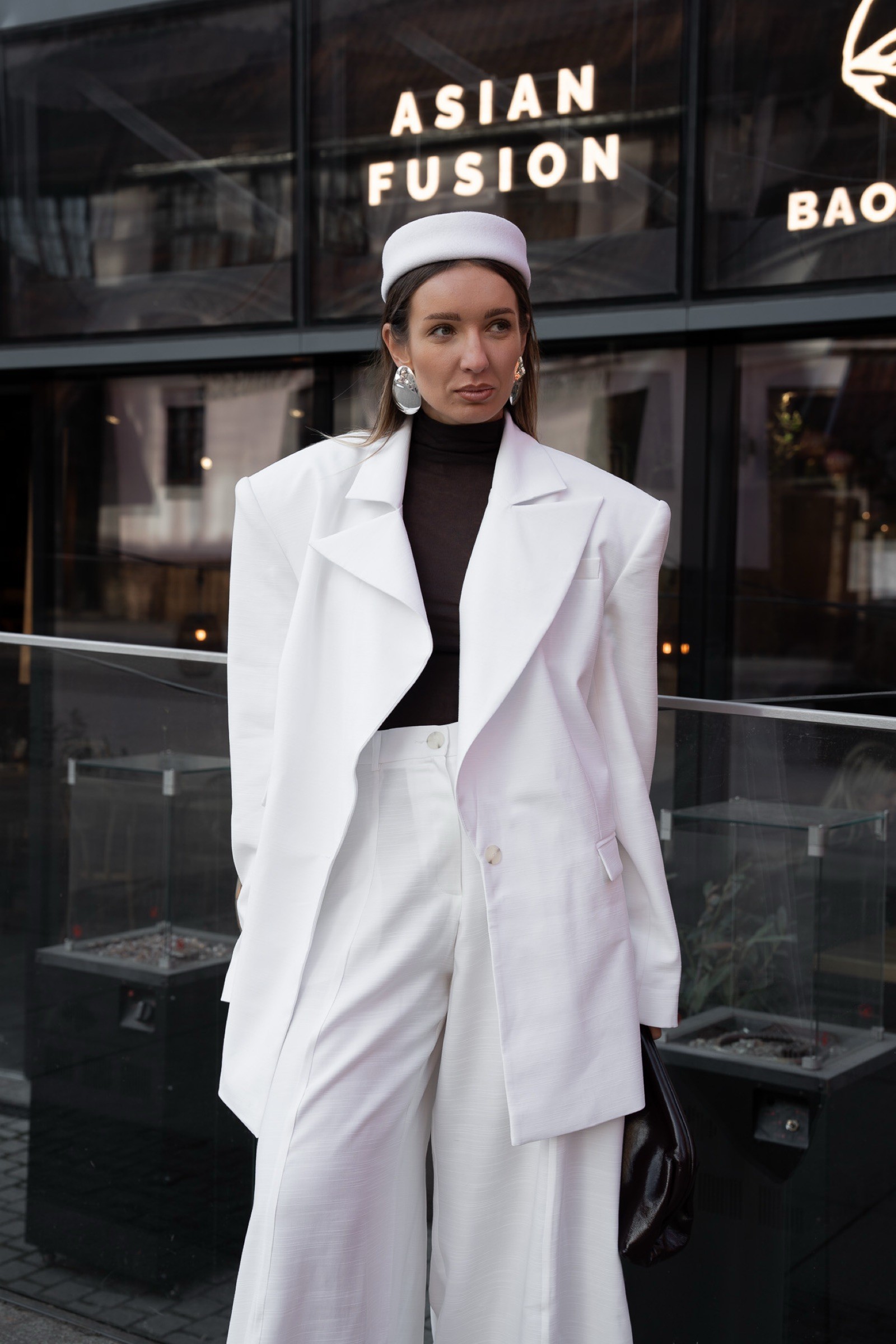 MODERN EASE OFF-WHITE BLAZER